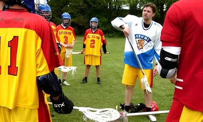 Kristof geeft zijn team tactische tips